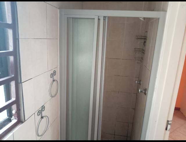 6 BEDROOM HOUSE FOR SALE IN COSMO CITY